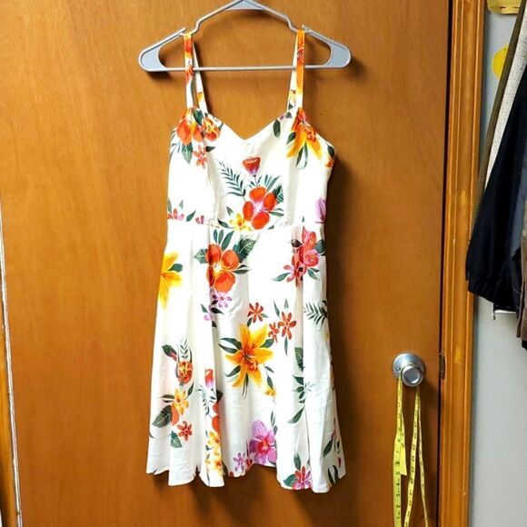Old navy sundress, medium  - Picture 1 of 4